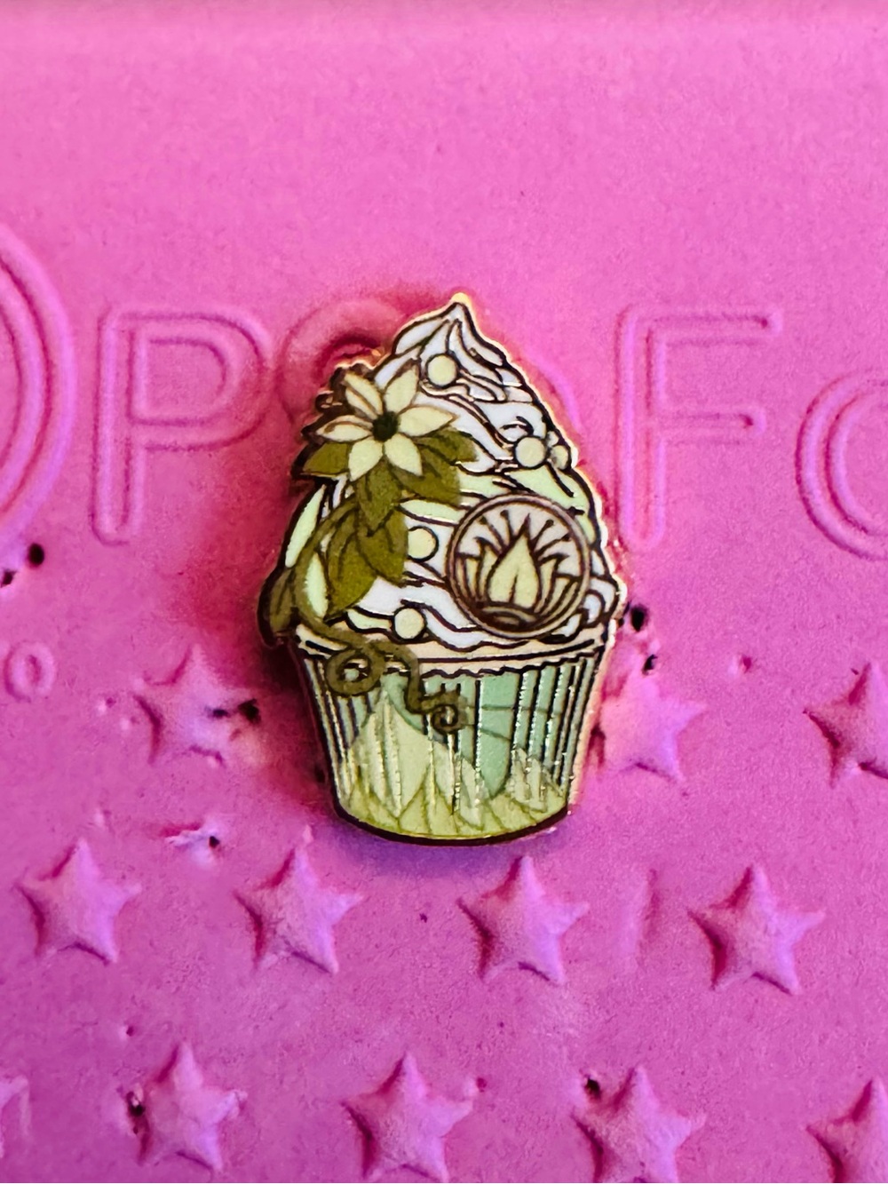 LE 100 PALM Micro Disney Princess Cupcake Chaser Pin - Tiana